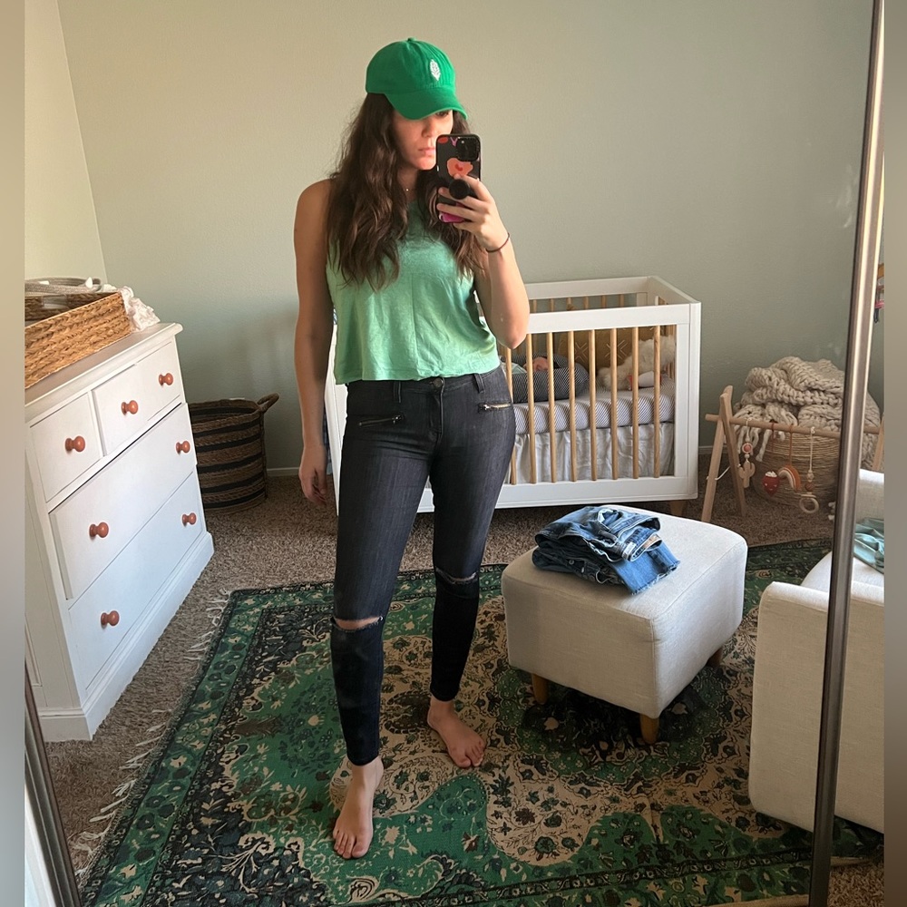 CURRENT ELLIOTT — low rise, distressed jeans with zipper pocket